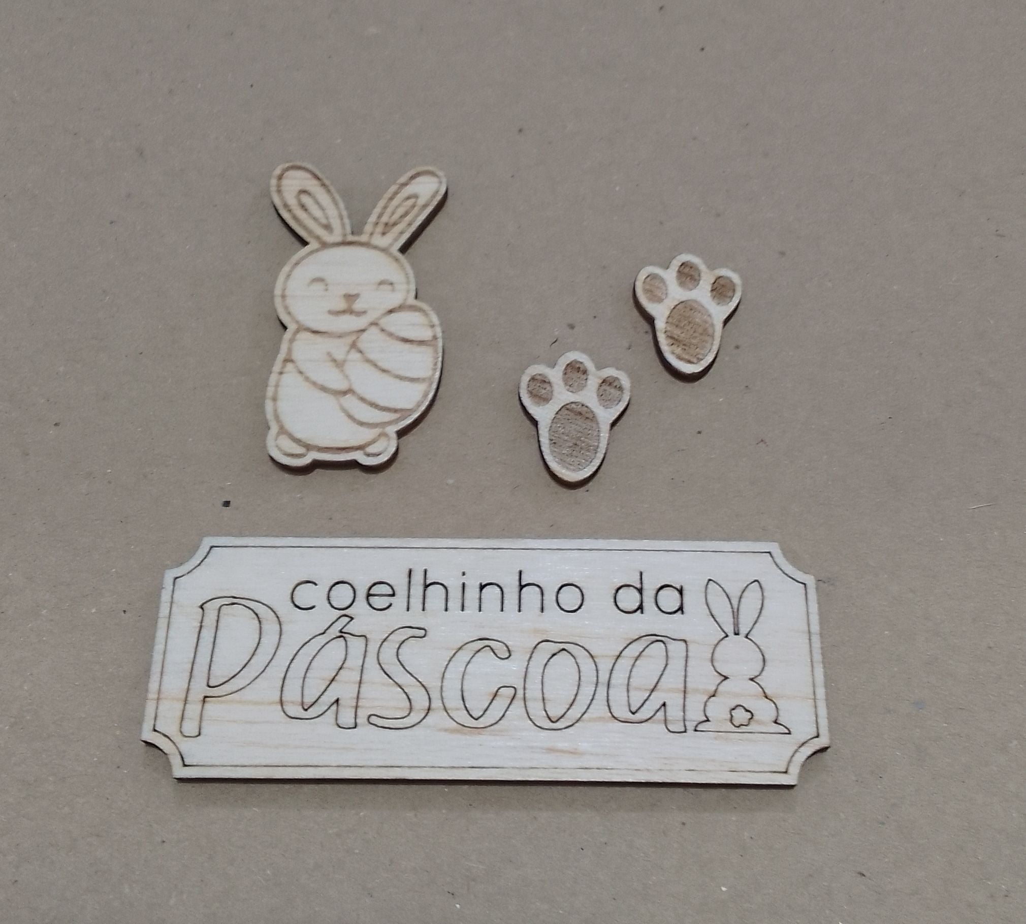 APLIQUE MADEIRINHA - COELINHO DA PASCOA
