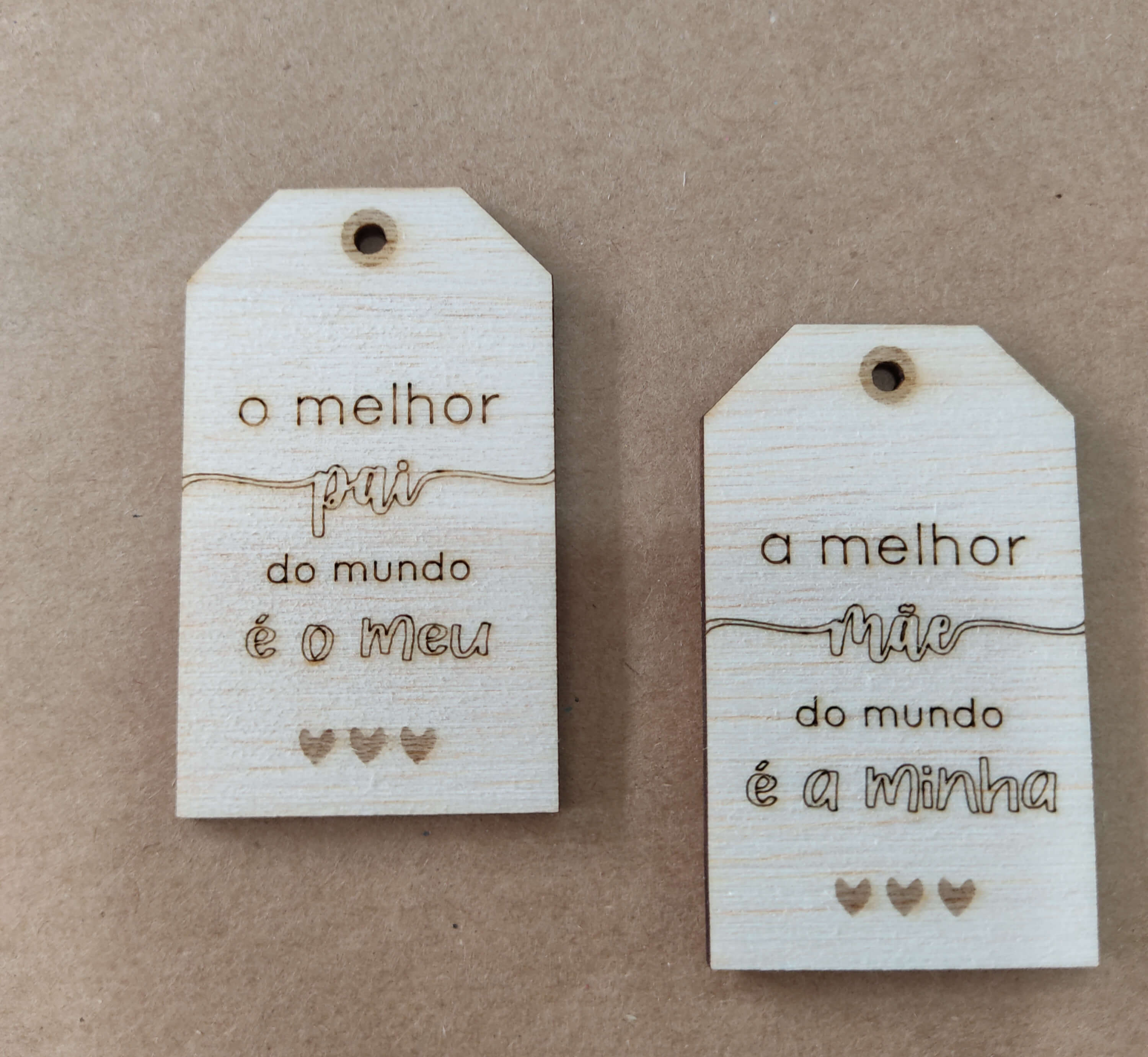 APLIQUE MADEIRINHA - FAMILIA - TAGS PAIS 