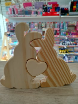 TRIO COELHO EM PINUS ORELHA TORTA